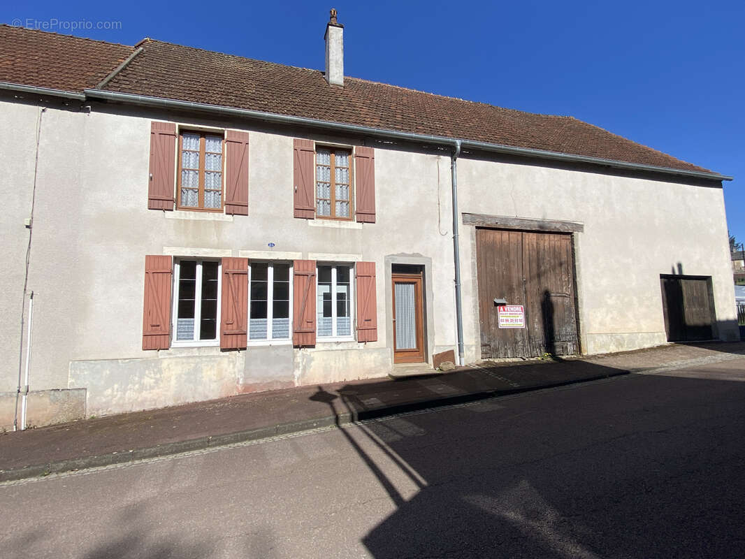 Maison à LORMES