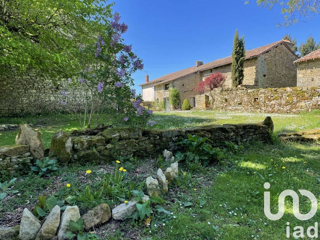 Photo 1 - Maison à COMPREIGNAC