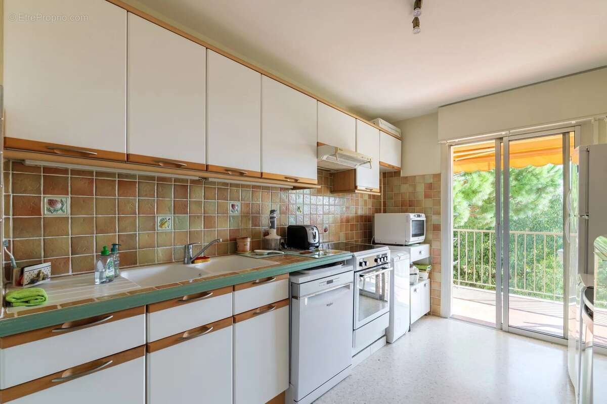 Appartement à SAINT-LAURENT-DU-VAR