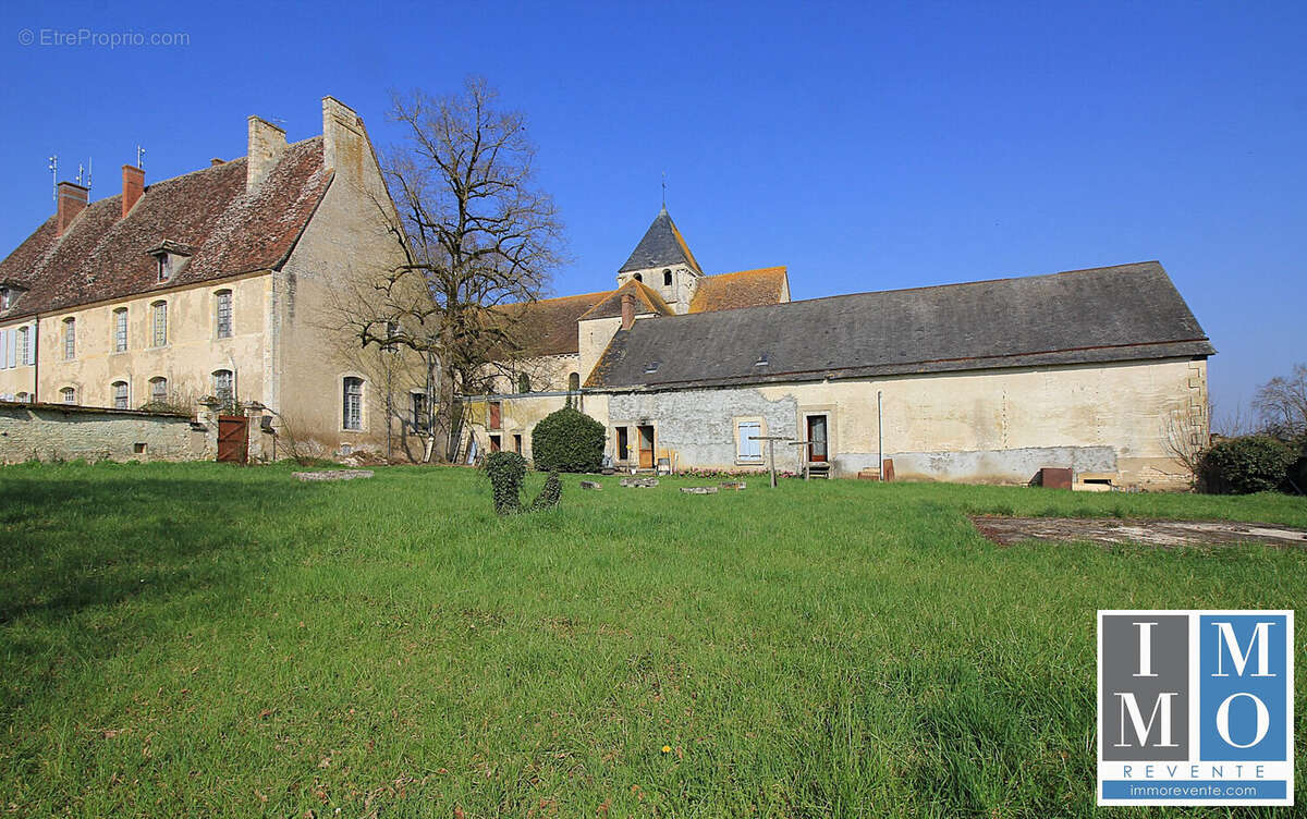 Maison à PLAIMPIED-GIVAUDINS