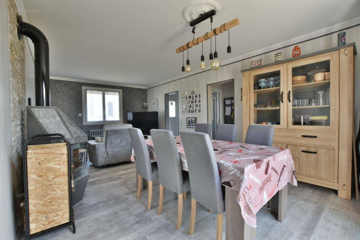Maison à LA TESSOUALLE