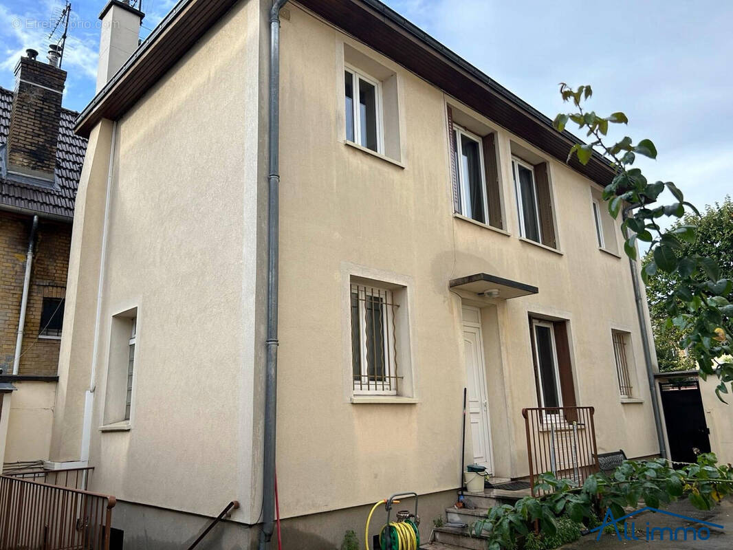 Appartement à SAINT-MAUR-DES-FOSSES