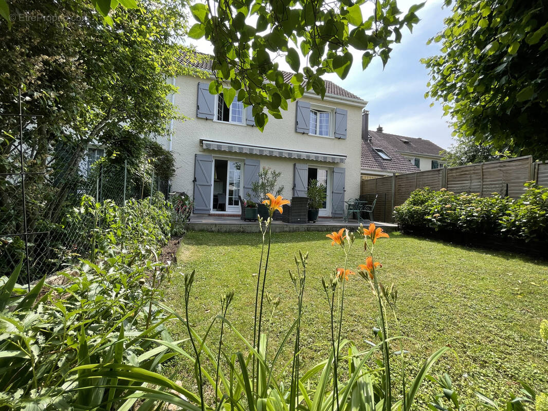 Maison à DAMMARIE-LES-LYS