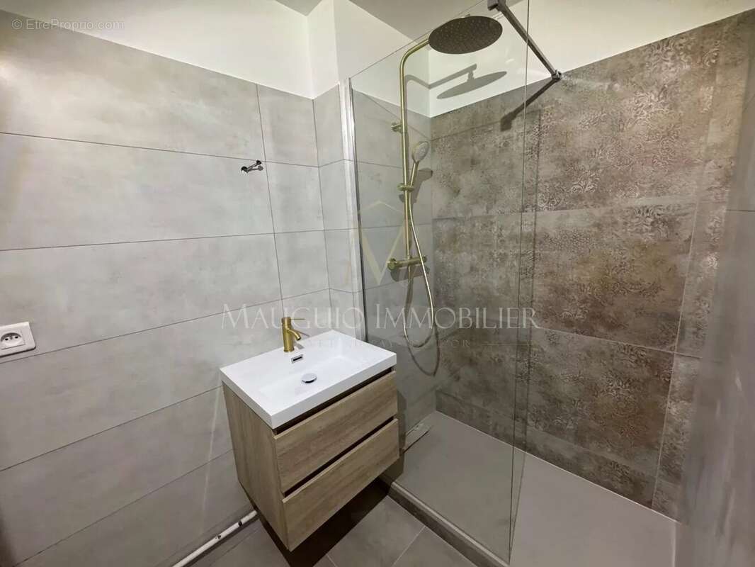 Appartement à MAUGUIO