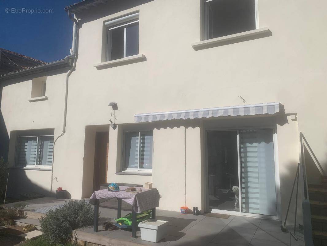 Maison à MONTBAZIN