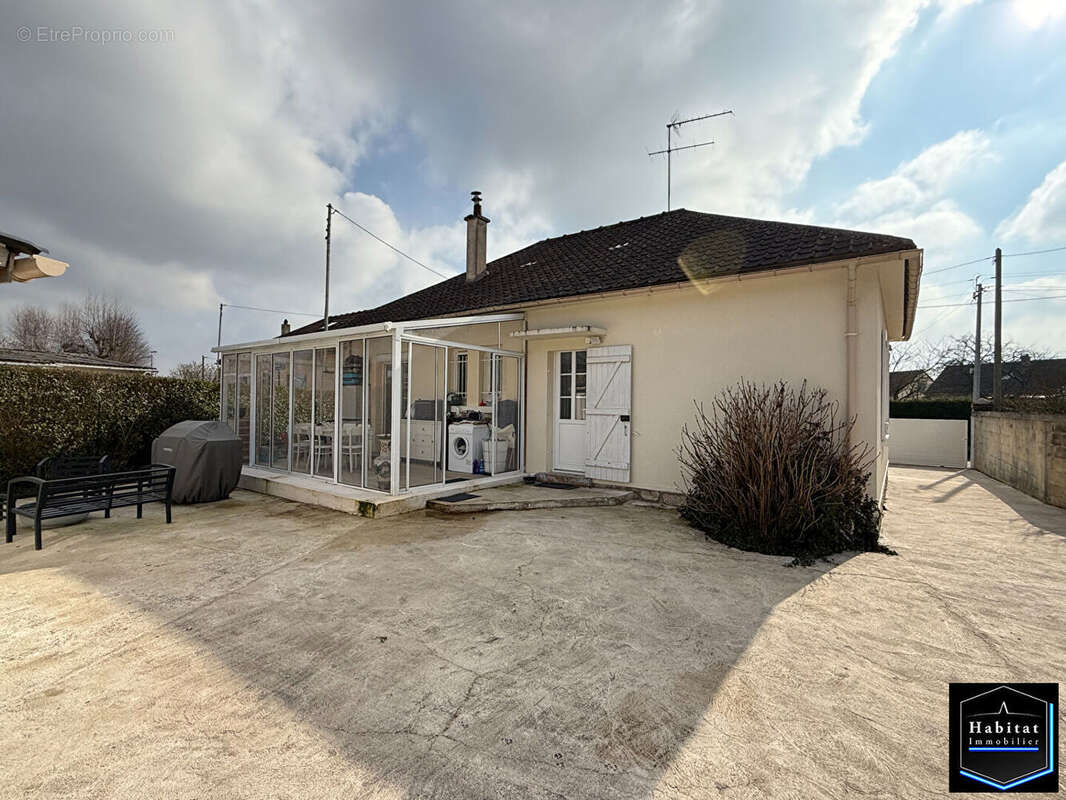 Maison à LE PLESSIS-BELLEVILLE