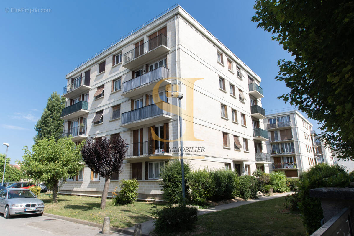 Appartement à COMBS-LA-VILLE