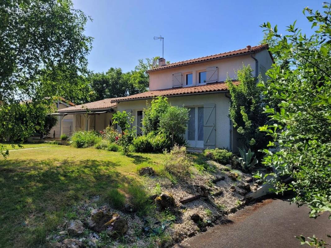 Photo 1 - Maison à VOUILLE