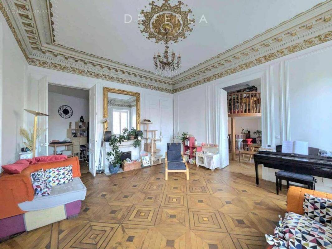 Appartement à PARIS-10E