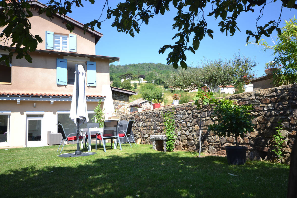 Maison à MONTMELAS-SAINT-SORLIN