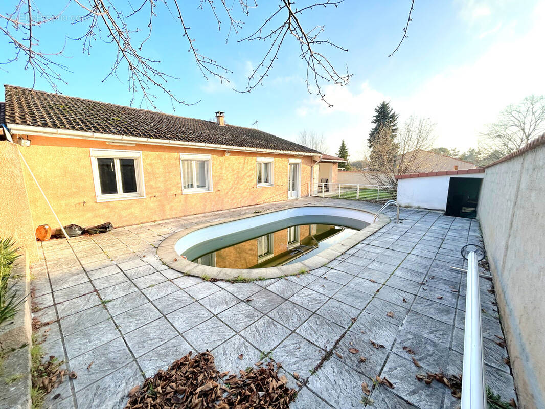 Maison à MONTROND-LES-BAINS