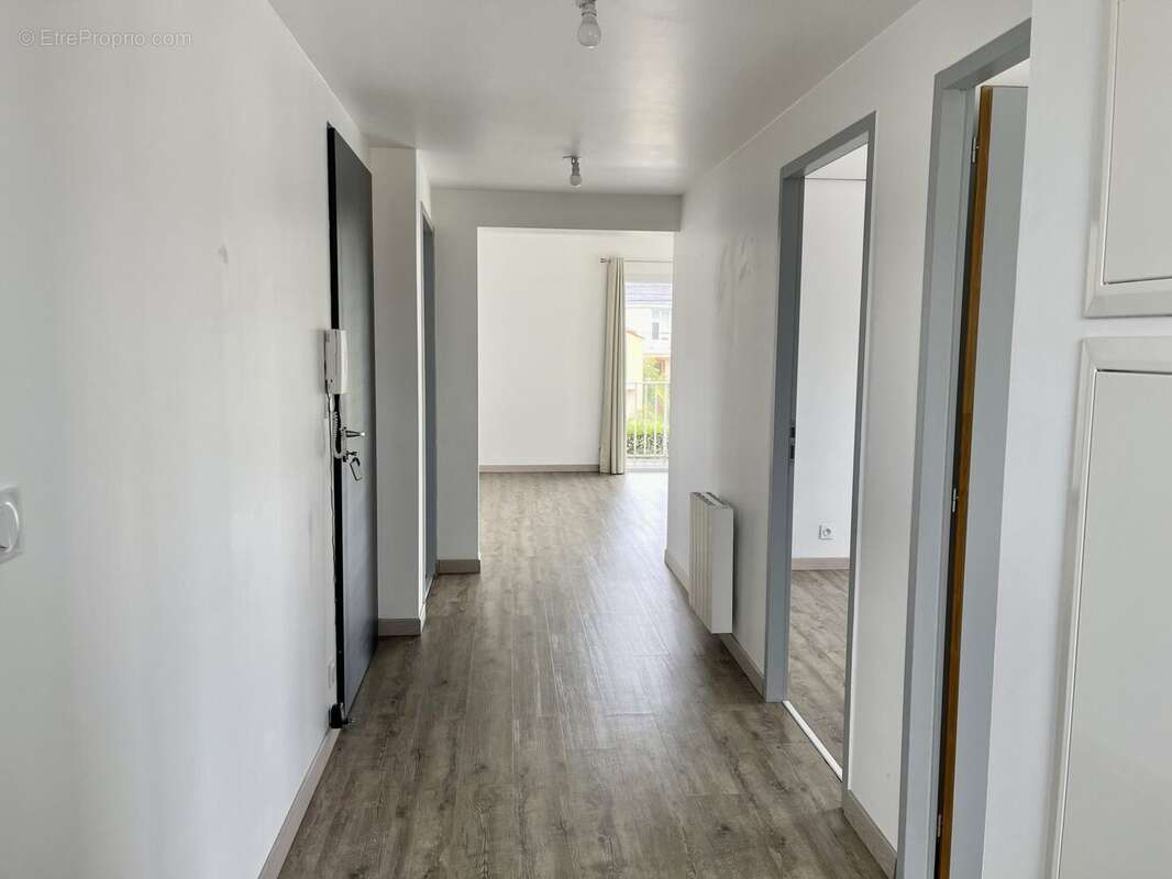 entrée avec dégagement - Appartement à LA BAULE-ESCOUBLAC
