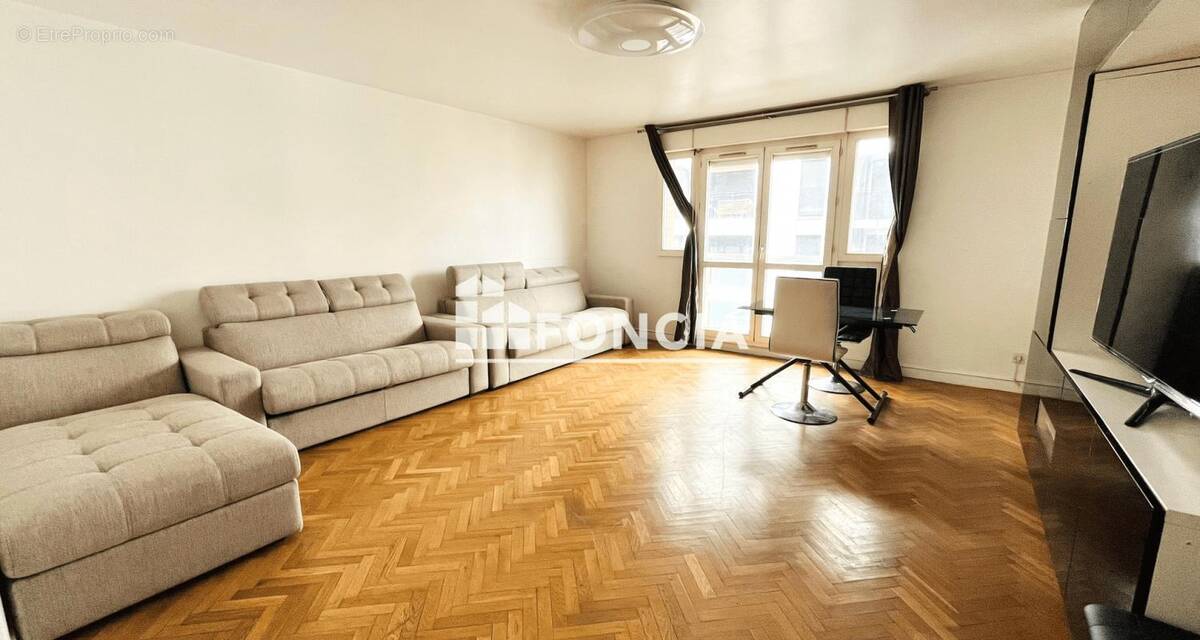 Appartement à FRESNES