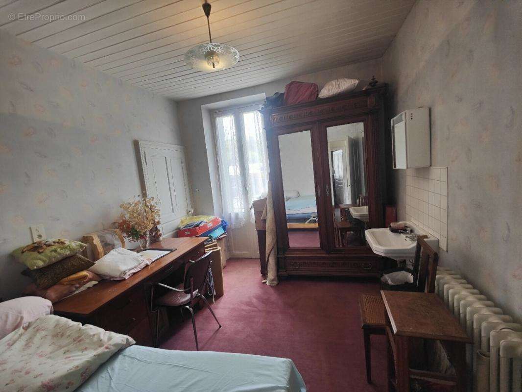 Maison à ANGLARS-SAINT-FELIX