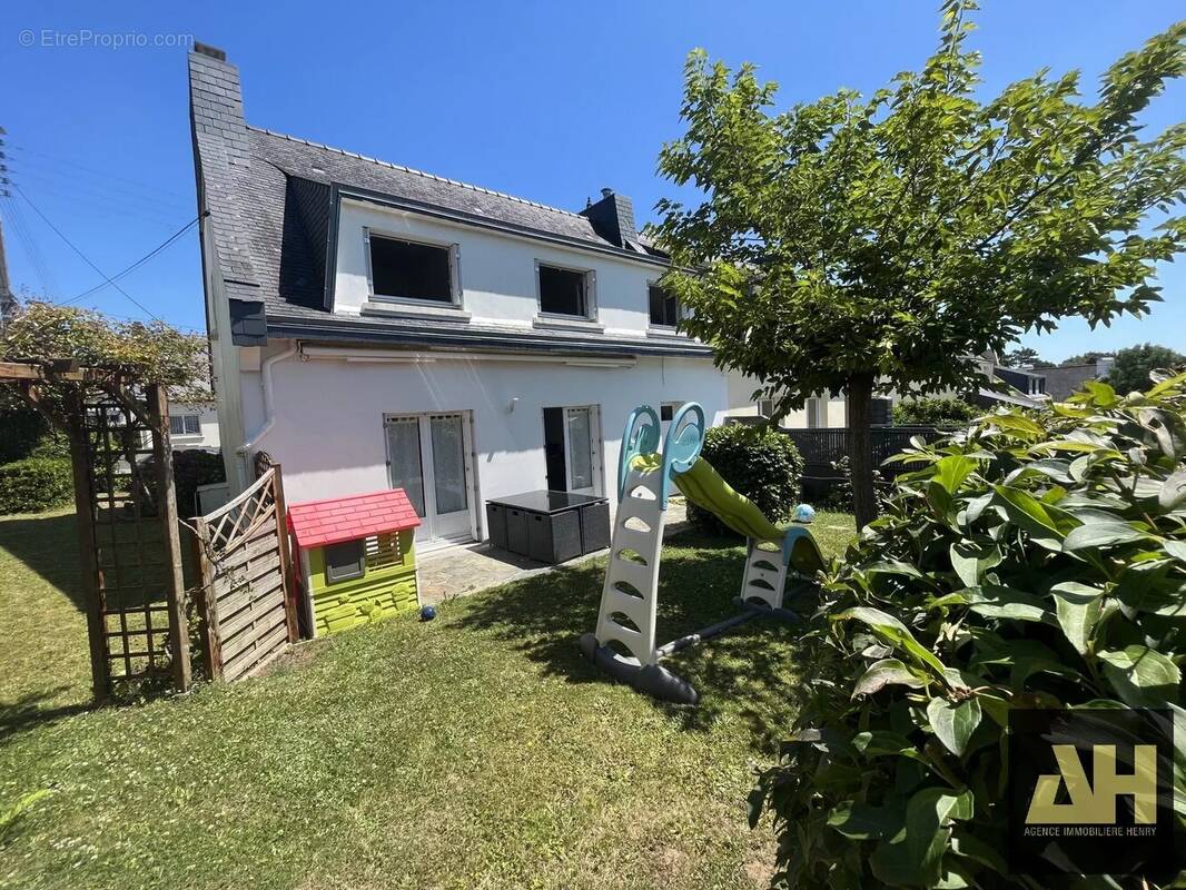 Maison à LE RELECQ-KERHUON