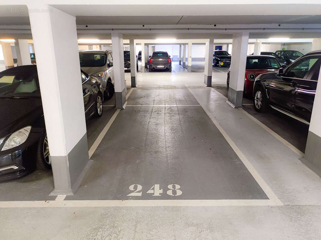 Parking à ISSY-LES-MOULINEAUX