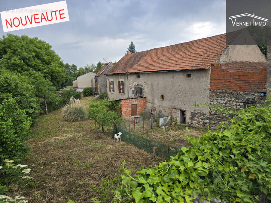 Maison à CREUZIER-LE-NEUF
