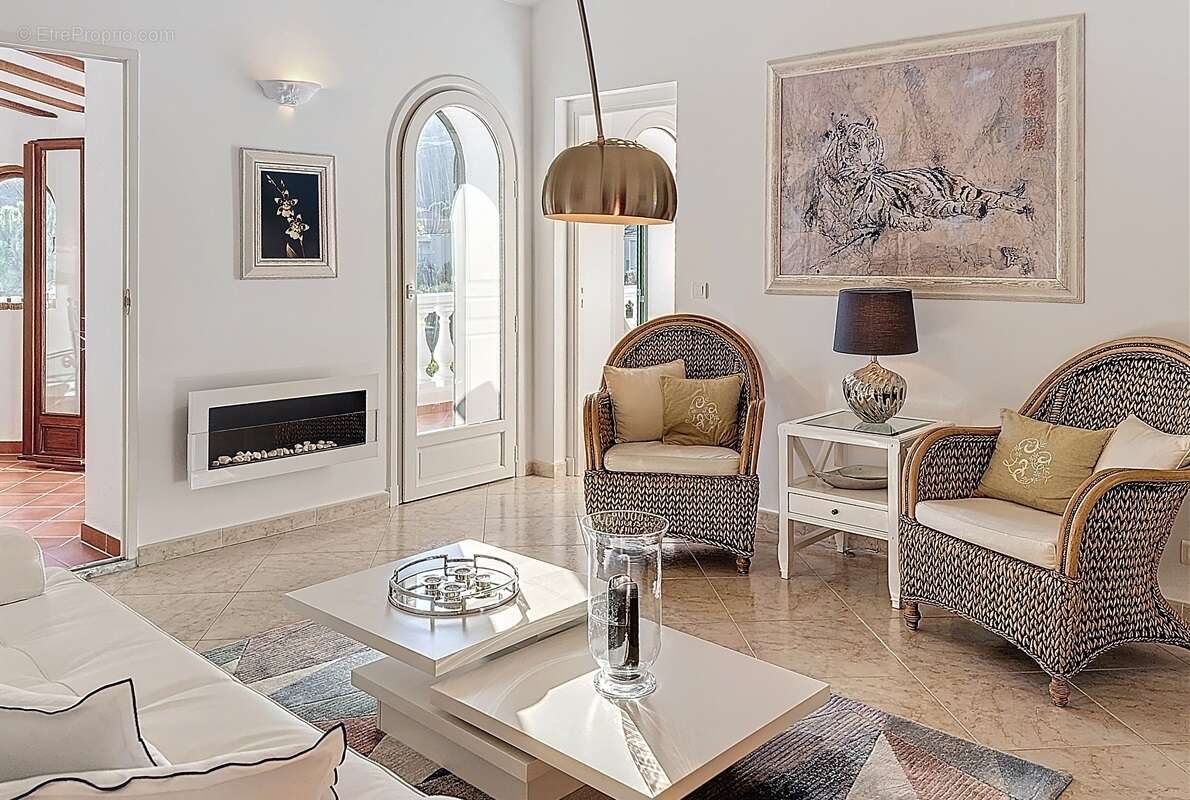 Appartement à EZE
