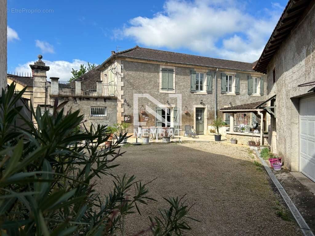 Maison à SAINT-LOUP-GEANGES