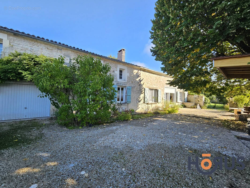 Maison à BOURG-CHARENTE