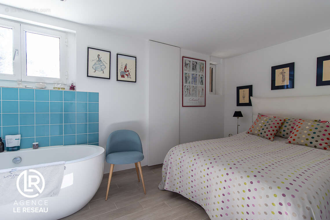 Maison à SURESNES