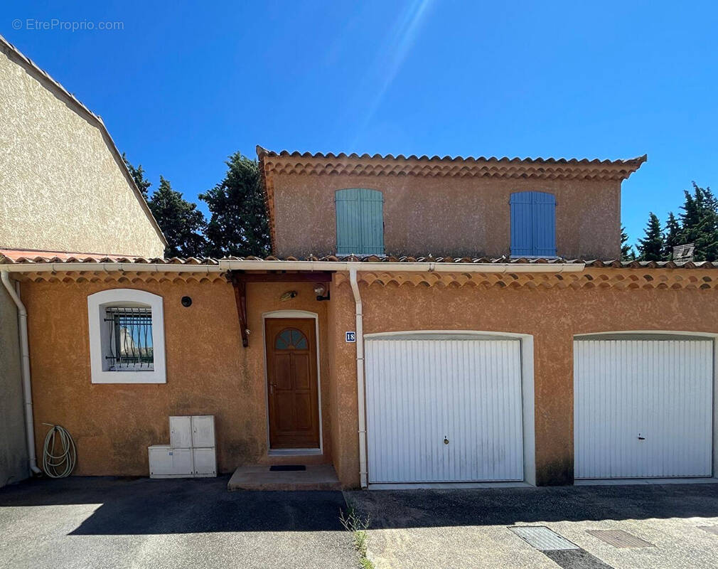 Maison à L&#039;ISLE-SUR-LA-SORGUE