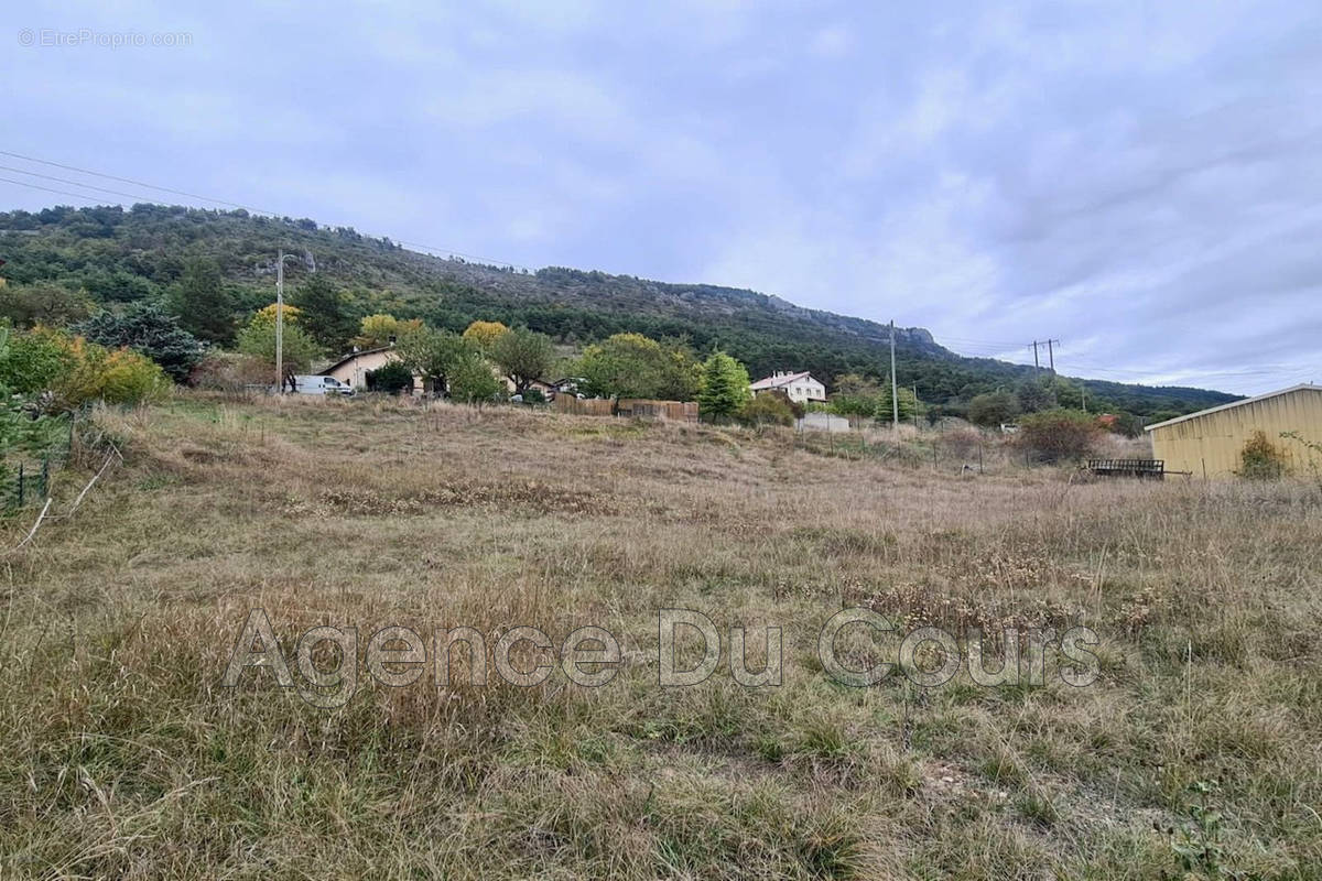Terrain à VALDEROURE