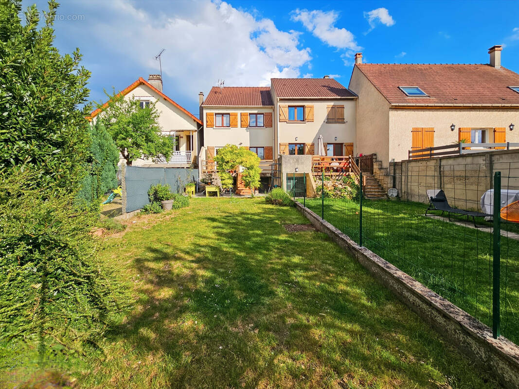 Maison à CHAMPS-SUR-MARNE