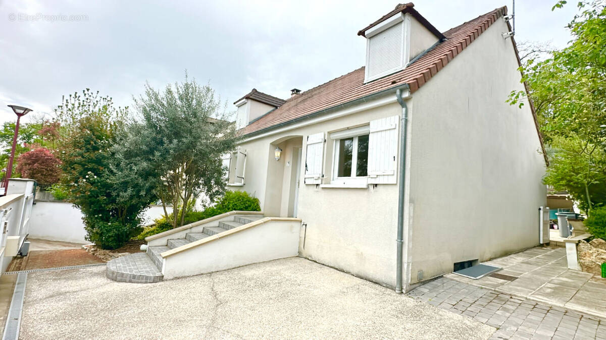Maison à LINAS