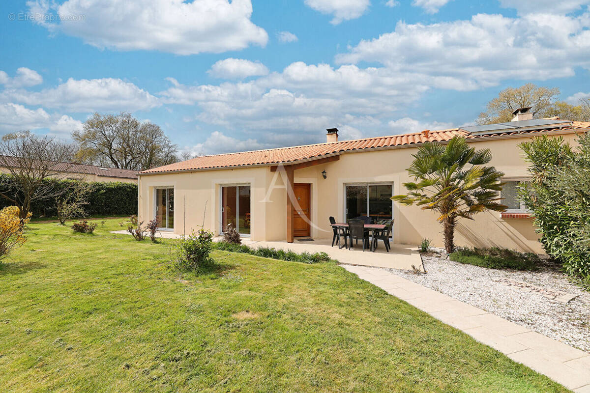 Maison à LES BROUZILS