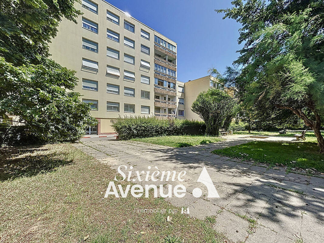 Appartement à DECINES-CHARPIEU