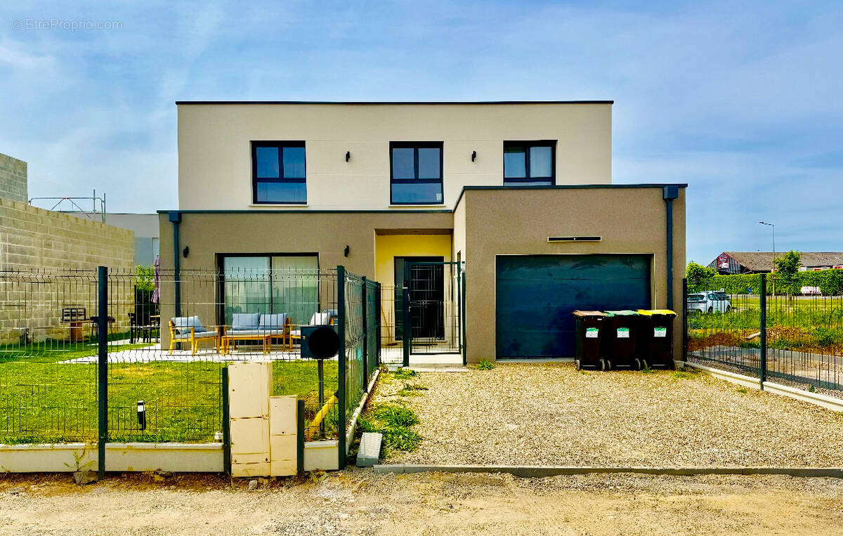 Maison à CAGNY