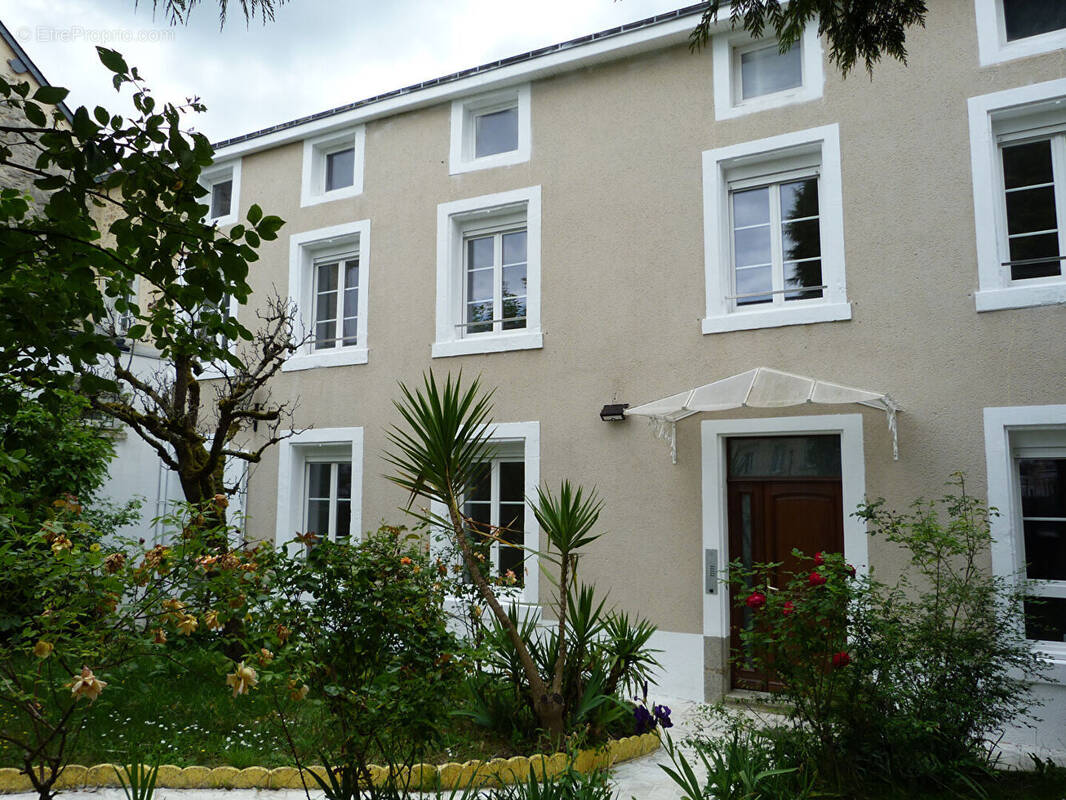 Appartement à COSSE-LE-VIVIEN