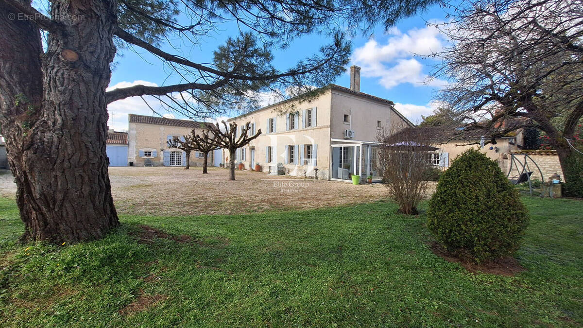Maison à SEGONZAC