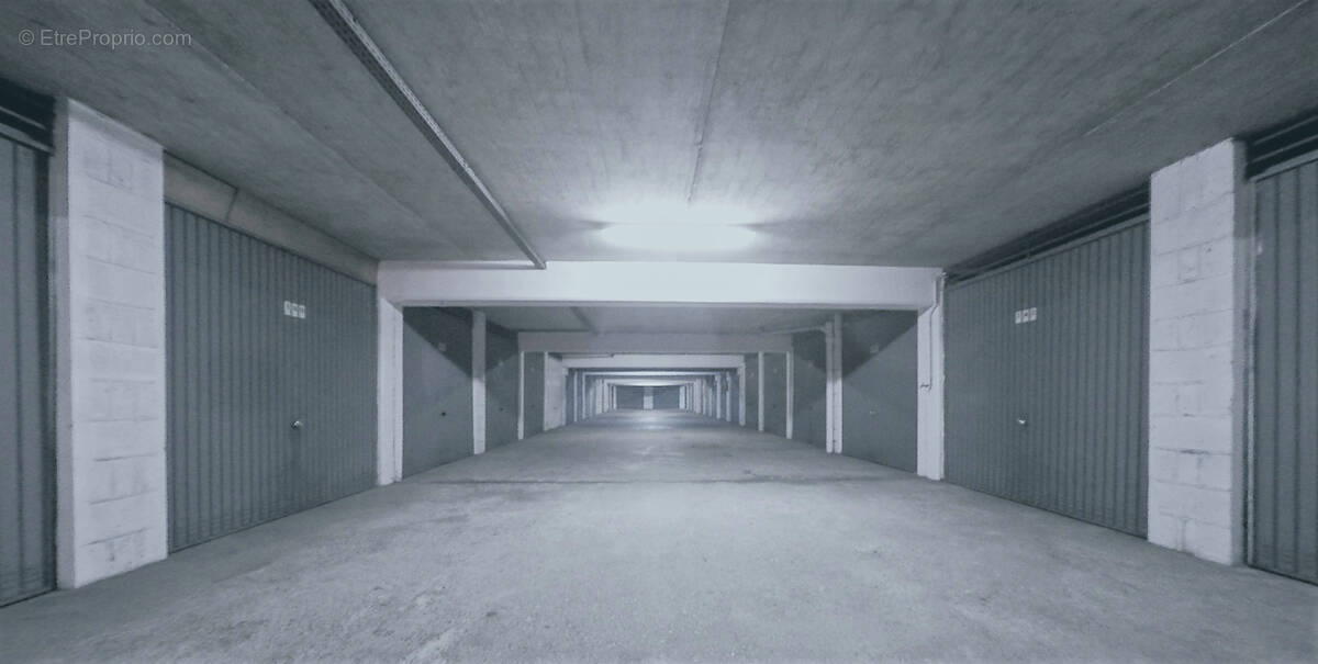 Parking à PARIS-14E