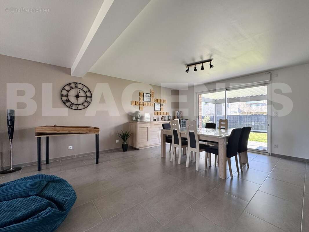 * sam 2 - Maison à WINGLES