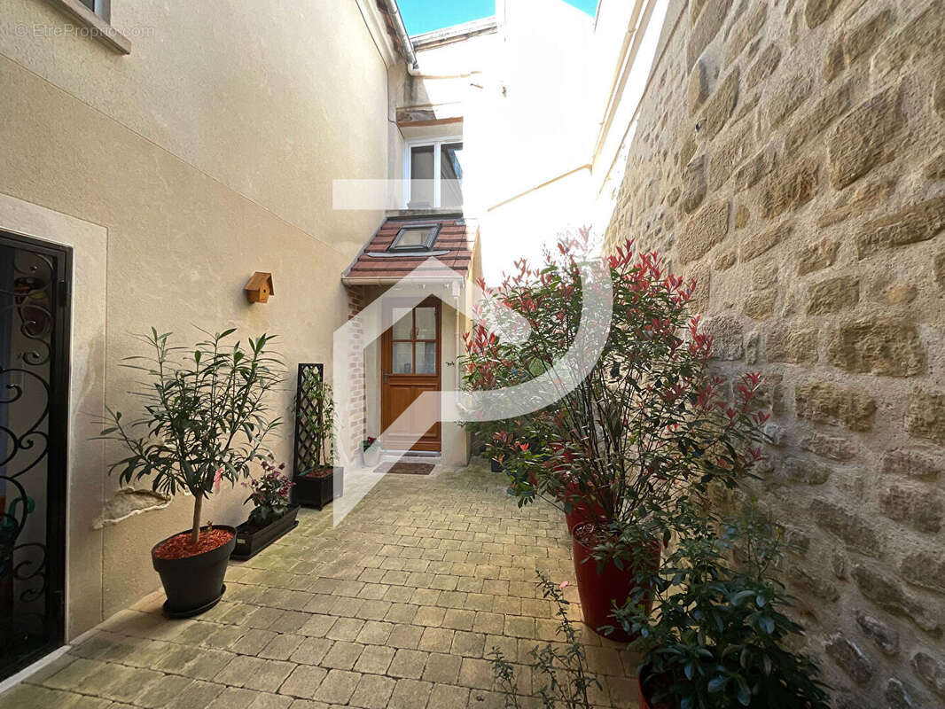 Appartement à NEUVILLE-SUR-OISE