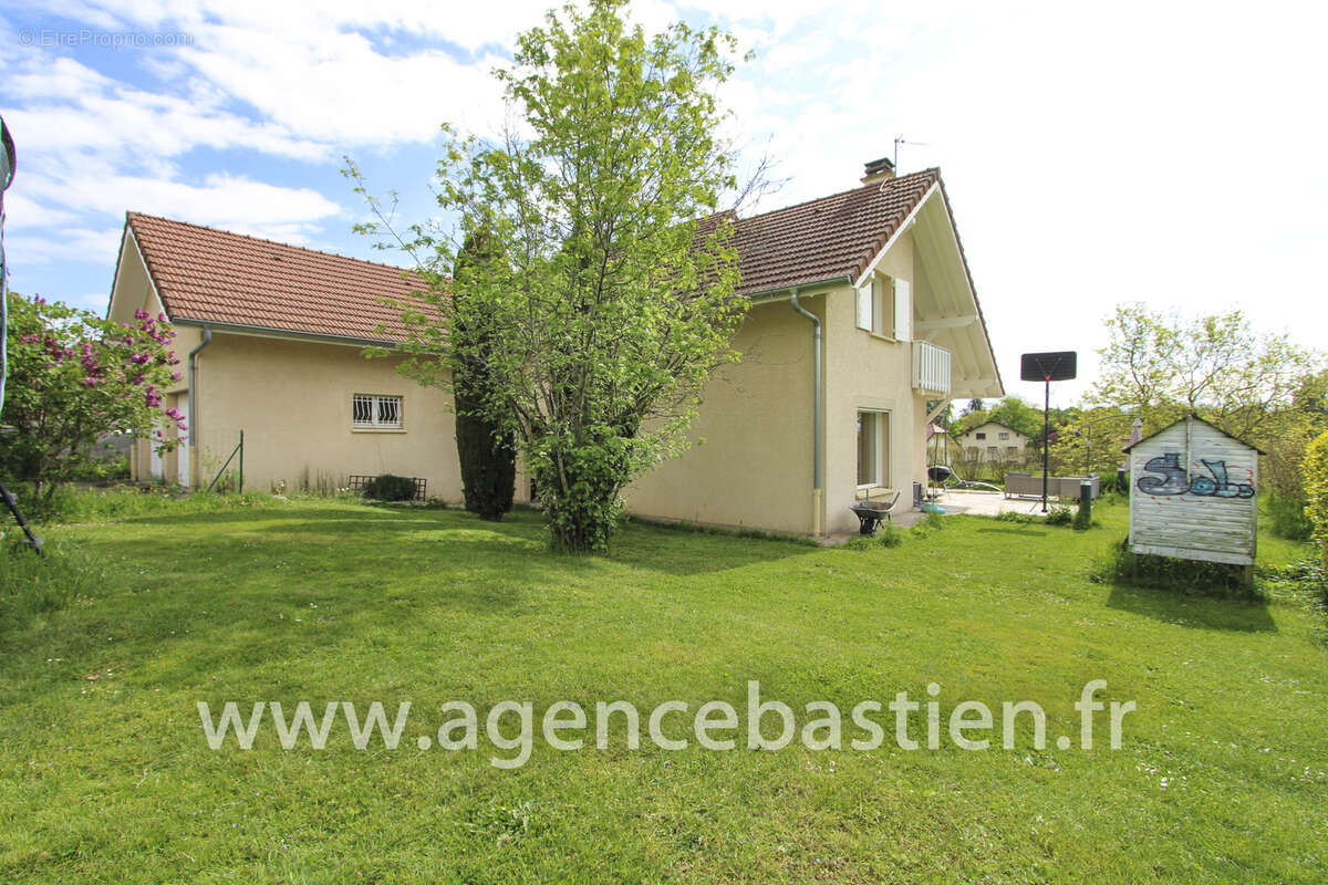 Maison à GRILLY