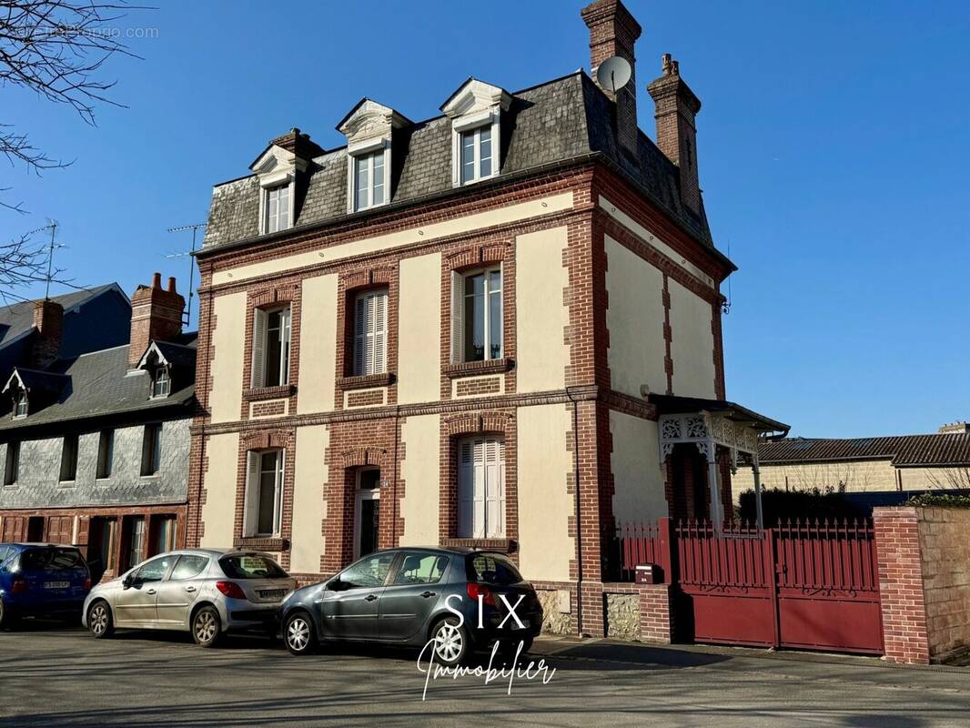 Maison à PONT-L&#039;EVEQUE