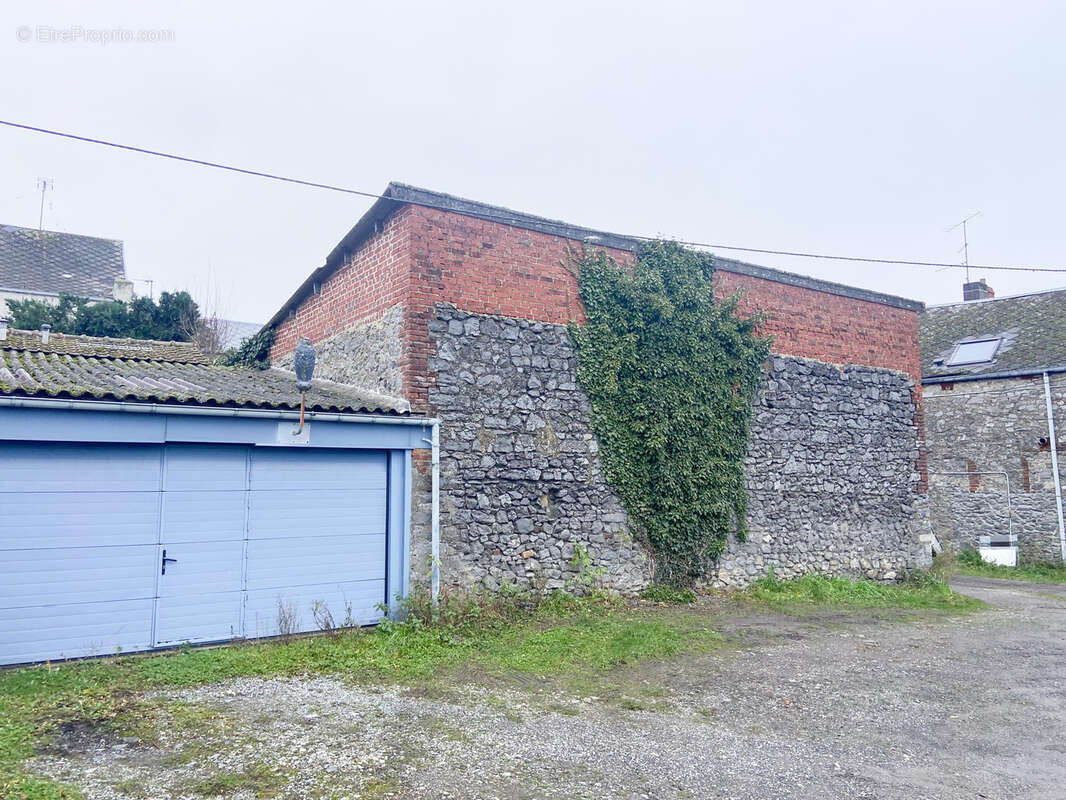 Parking à FERRIERE-LA-GRANDE