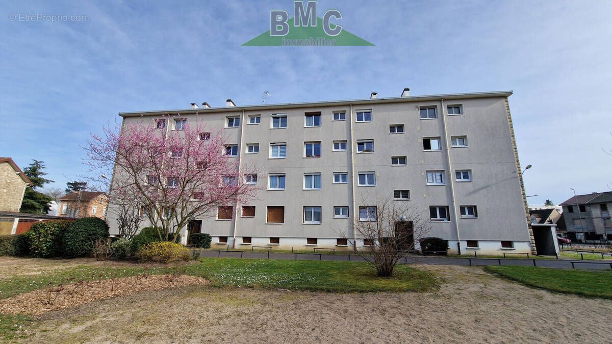 Appartement à LE PLESSIS-BOUCHARD