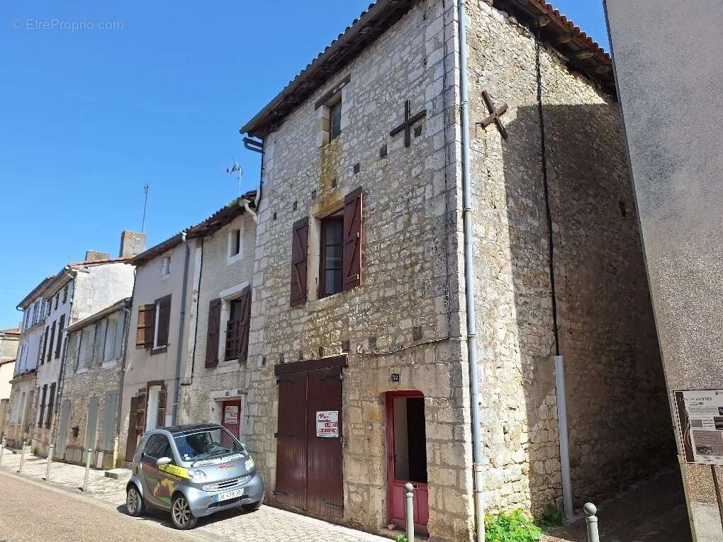 Maison à LA ROCHEFOUCAULD