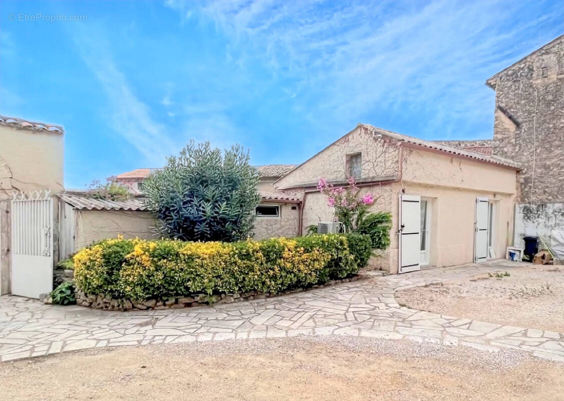 Appartement à LAUDUN-L&#039;ARDOISE