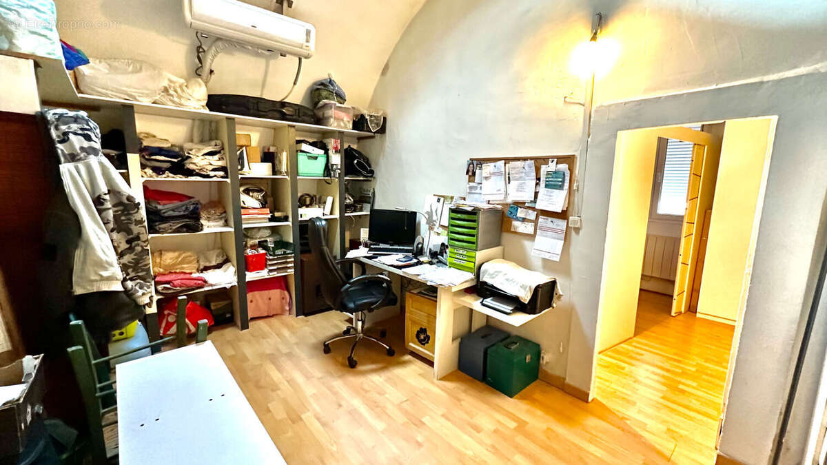 Appartement à ENTRAIGUES-SUR-LA-SORGUE