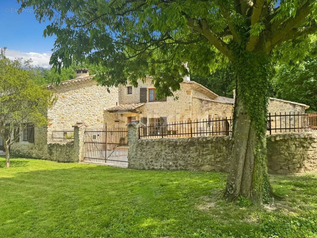 Maison à MONTELIMAR