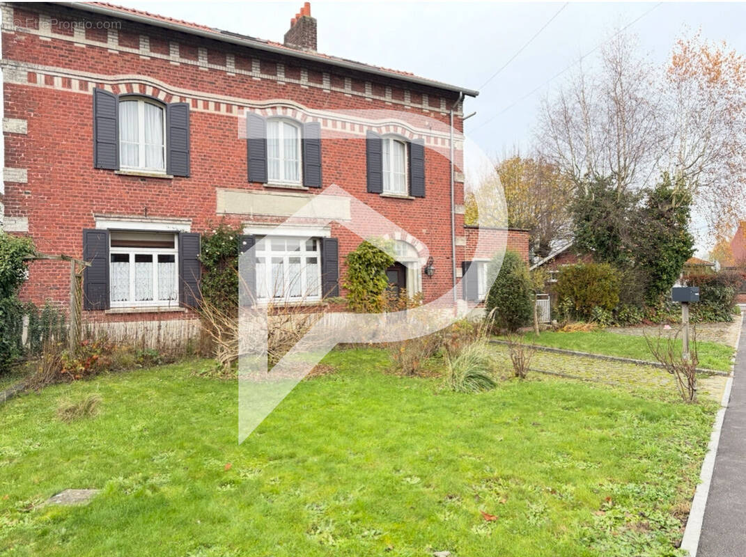 Maison à COUTICHES