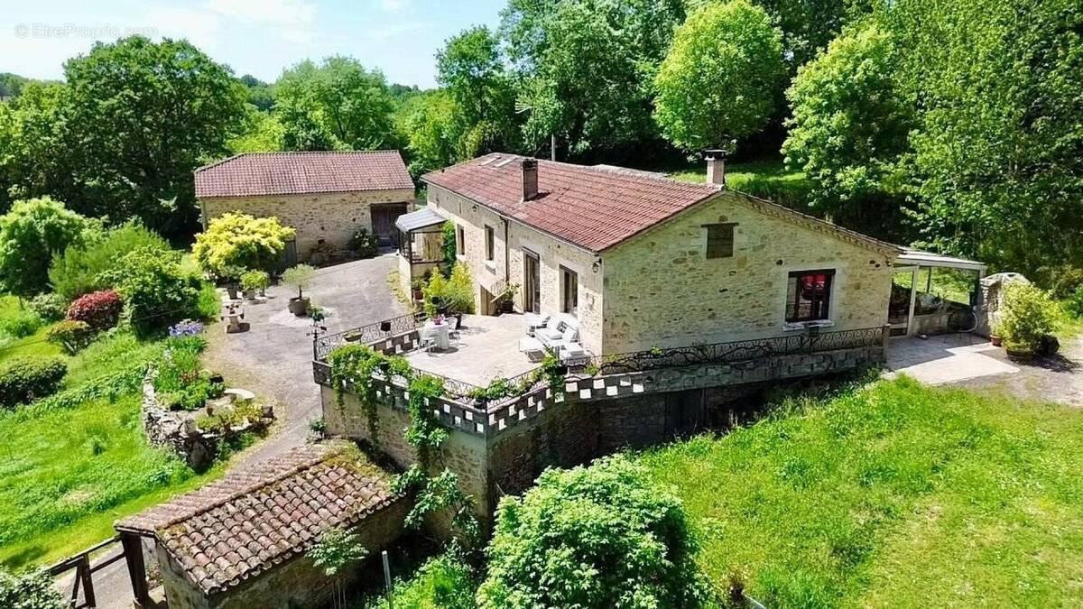 Photo 1 - Maison à CUZORN