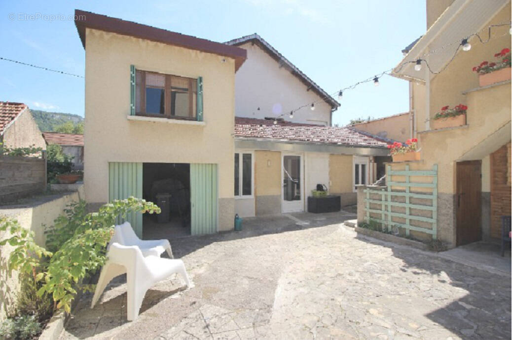 Maison à PONT-DE-ROIDE