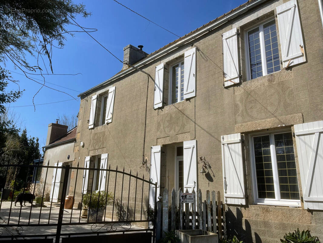 Maison à PLOUGOULM