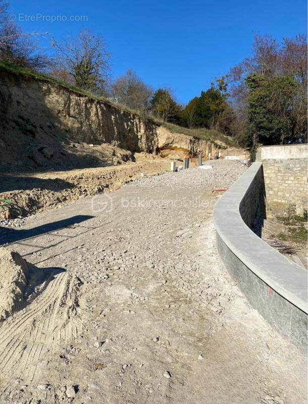 Terrain à CARRIERES-SUR-SEINE